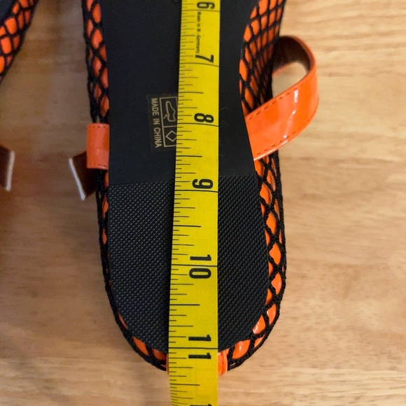 Megnarcm Black Round Toe flats With An Orange Patent Leather Trim - Picture 11 of 12